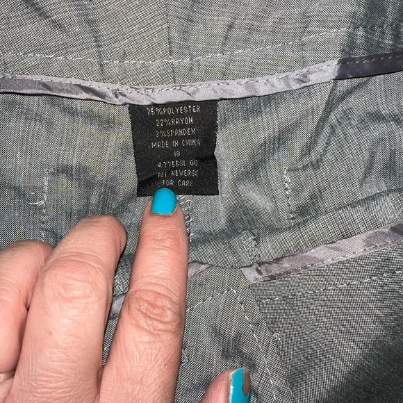 Bundle of 5 Bermuda style woman size 18 ( 4 preowned & 1 NWT) - Picture 6 of 16